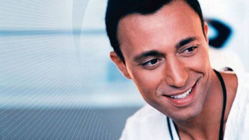Mustafa Sandal'dan "Aşkına Destan"