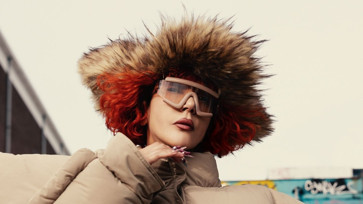 Hande Yener’den yeni şarkı: “Bana Ne”