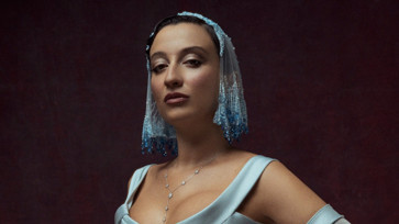 Melike Şahin’den Yeni Şarkı: “Ölmem Ölemem”