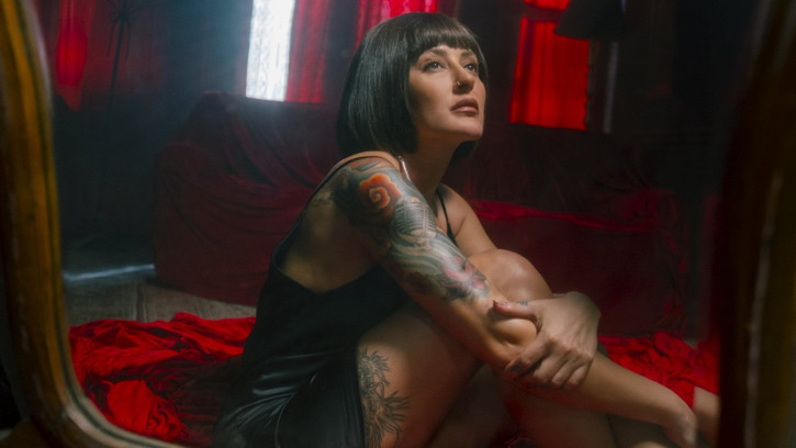 Melek Mosso’dan Yeni İmaj Yeni Şarkı “Hayat”