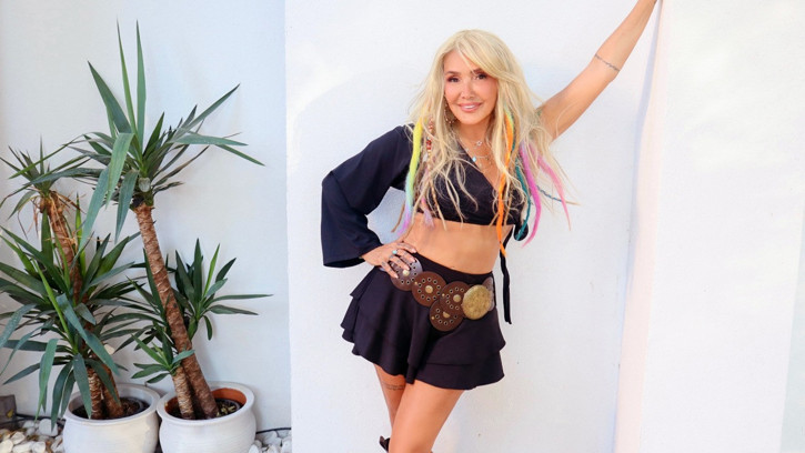 Yonca Evcimik’ten Yeni Şarkı “Lambada”