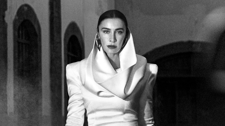 Sıla Gençoğlu, Albüm Öncesi Yeni Şarkısını Yayınladı